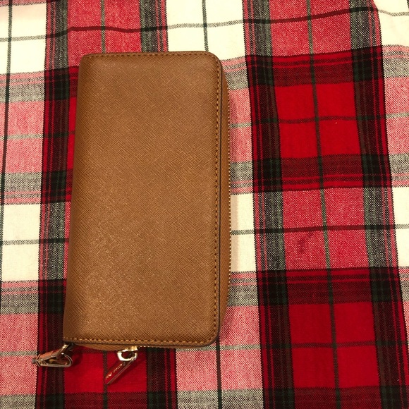 Women’s brown Michael Kors wristlet / wallet. - Picture 10 of 14